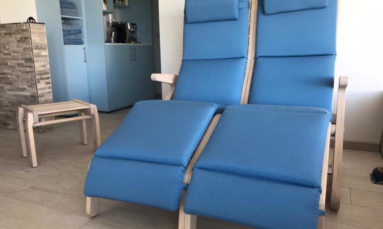 Ref. Doppelkippliege LINEA-Duo mit Beistelltisch in Escheholz